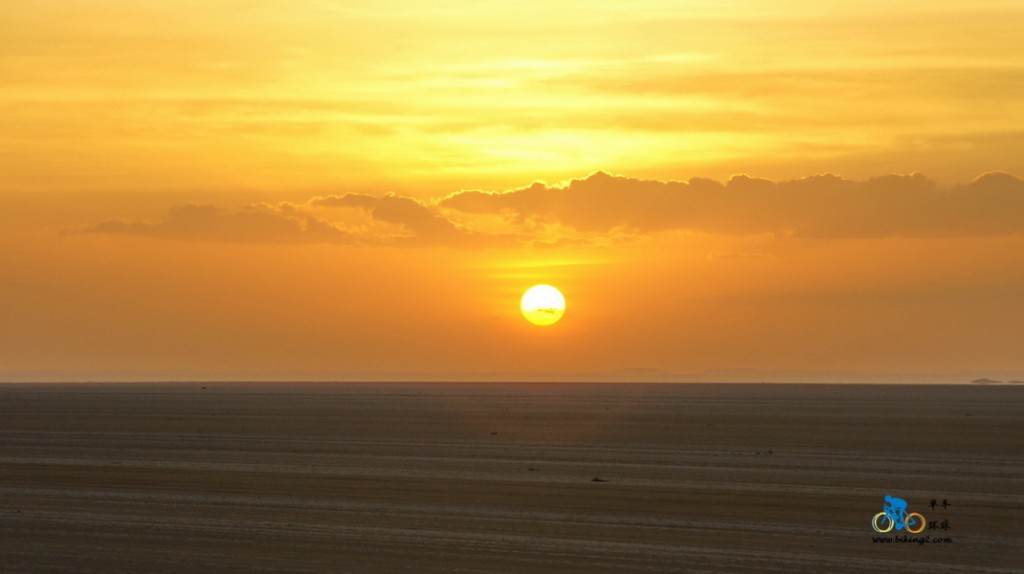 大漠夕阳