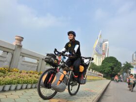 Chinese man cycles across Africa-New Era-Namibia