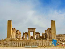 骑在伊朗-波斯波利斯