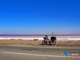 骑在伊朗-乌尔米湖大桥